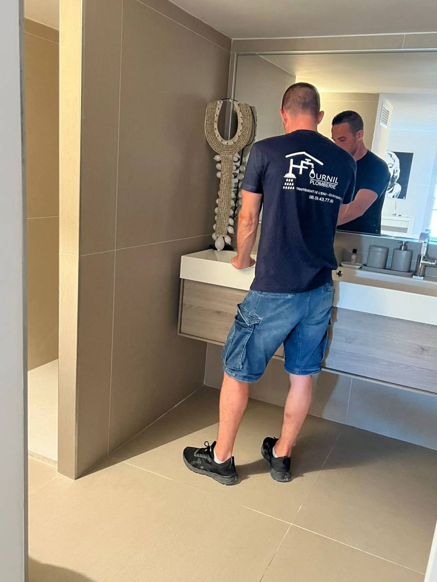 creation salle de bain par artisan plombier qualifie dans une maison a draguignan